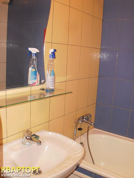 Rent out 3-room apartment. Киев,  Коллекторная — photo 6