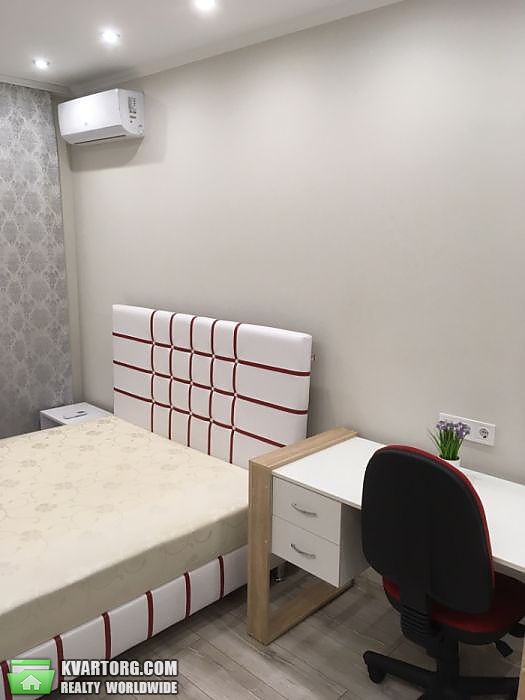 Rent out 3-room apartment. Киев,  Лебедева-Кумача — photo 4