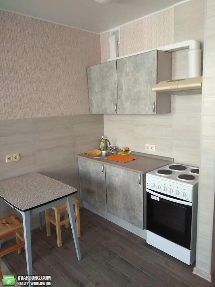 Rent out 1-room apartment. Киев, Харьковское шоссе — photo 3