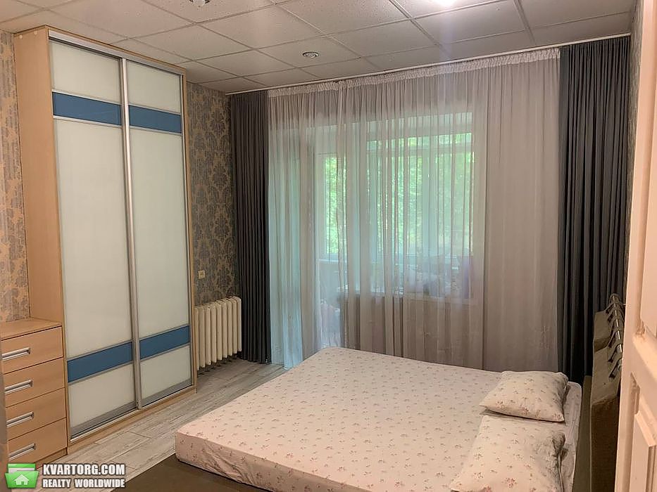 Rent out 3-room apartment. Киев,  Богдана Хмельницкого — photo 1