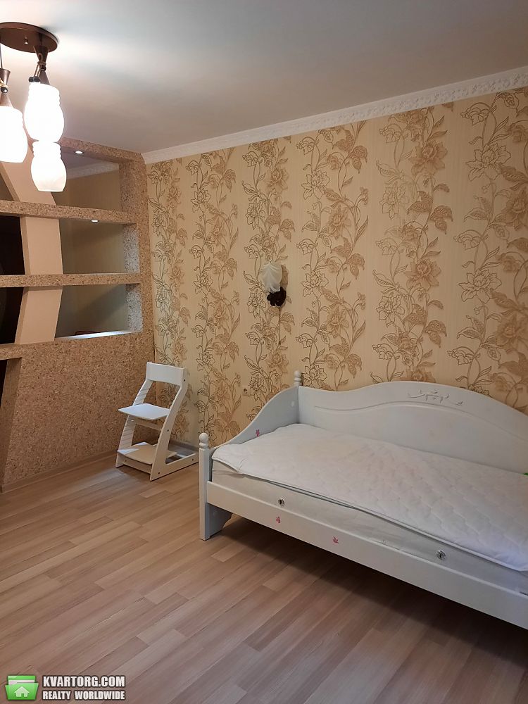Rent out 2-room apartment. Киев, Олевская — photo 3