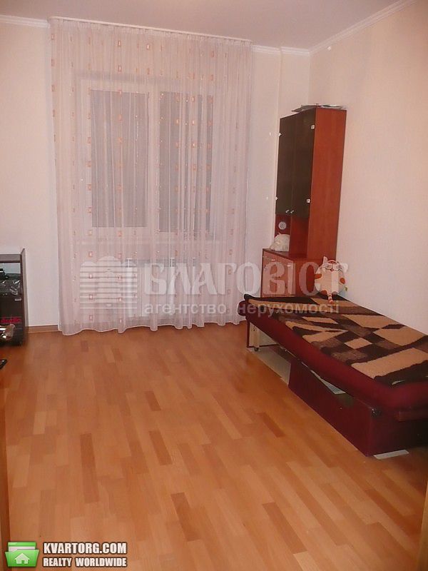 Rent out 2-room apartment. Киев,  Урловская — photo 2