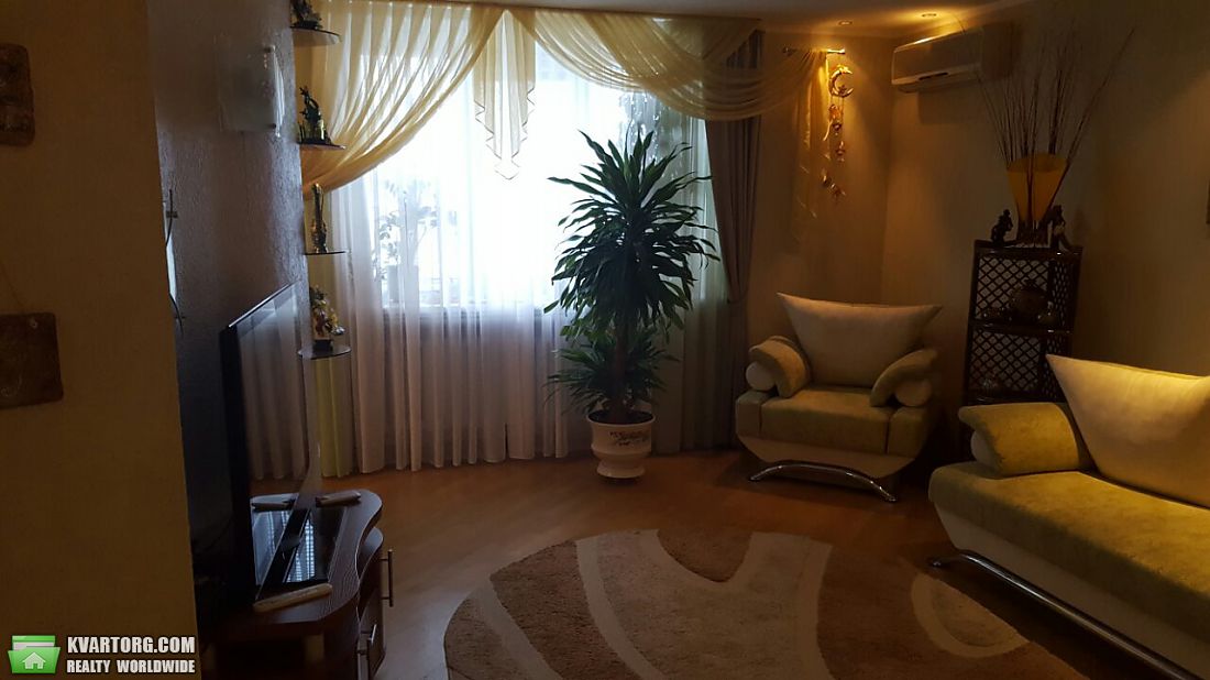 Rent out 3-room apartment. Киев,  Автозаводская — photo 1