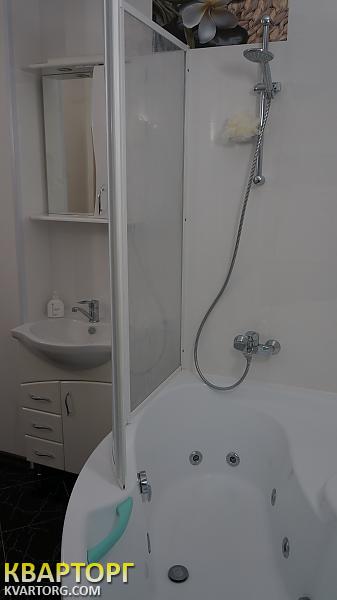 Rent out 2-room apartment. Киев,  Кадетский Гай — photo 8