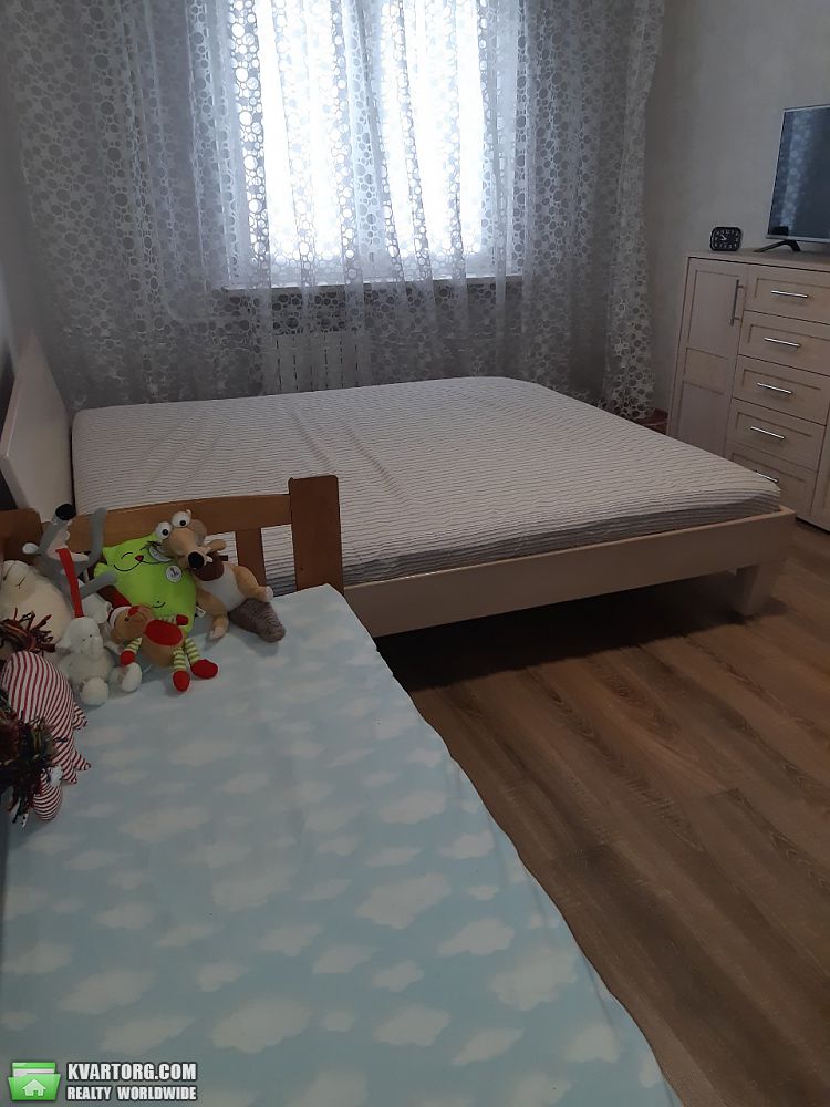 Rent out 2-room apartment. Киев,  Урловская — photo 1