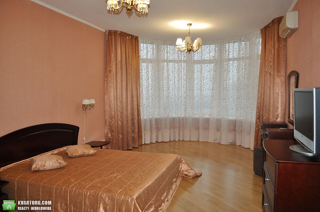 Rent out 3-room apartment. Киев, Градинская — photo 1