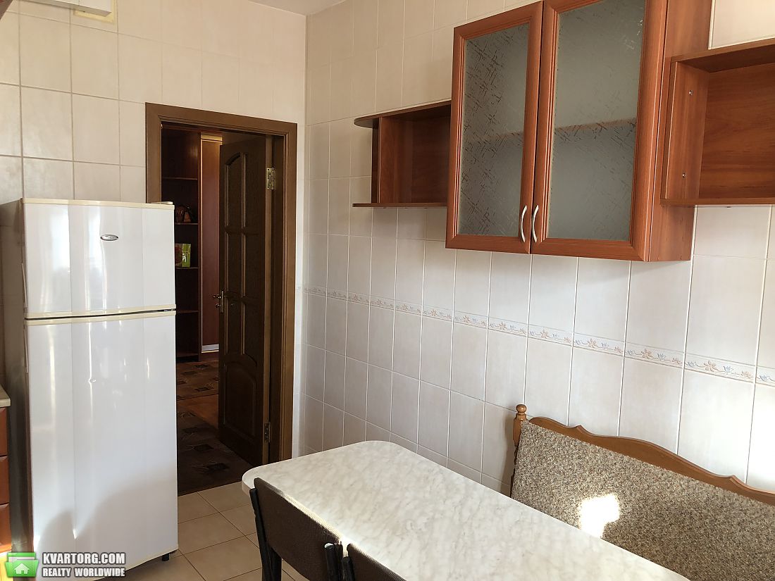 Rent out 2-room apartment. Киев,  Урловская — photo 2