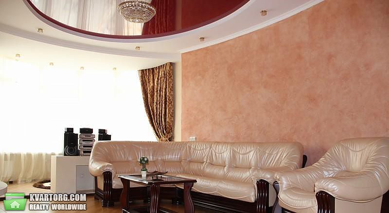 Rent out 3-room apartment. Киев,  Дмитриевская — photo 1