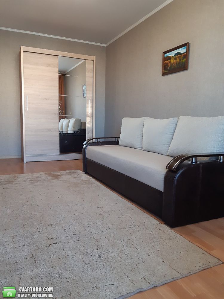 Rent out 2-room apartment. Киев,  Ревуцкого — photo 2