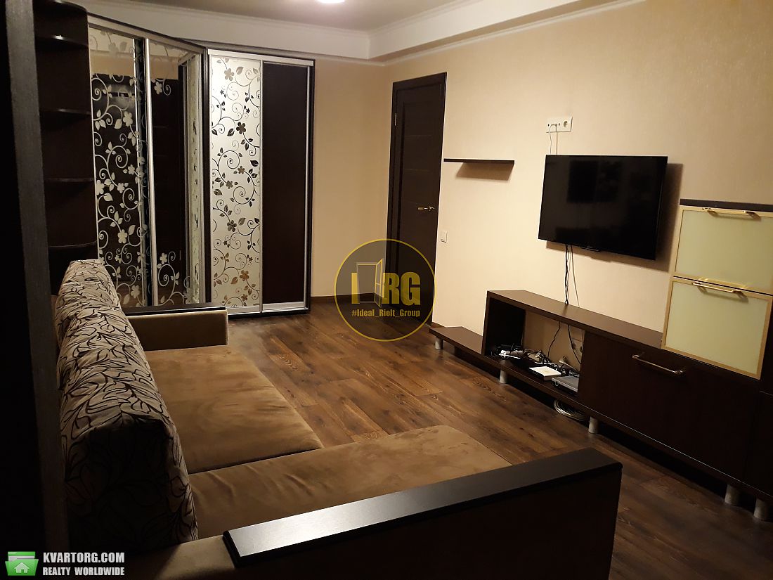 Rent out 1-room apartment. Киев,  Семьи Хохловых — photo 1