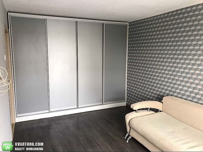 Rent out 2-room apartment. Киев,  Свободы пр — photo 2