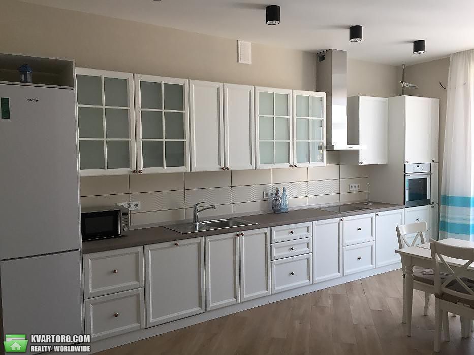 Rent out 3-room apartment. Киев, Дягтярная — photo 1