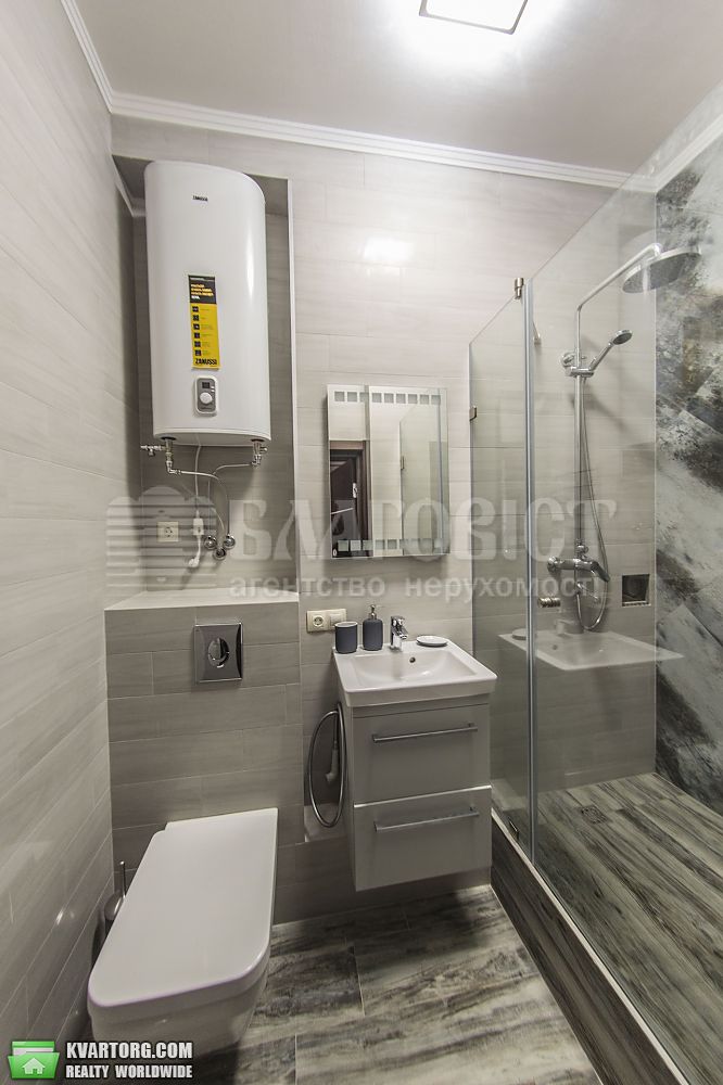 Rent out 3-room apartment. Киев,  Лабораторный пер — photo 10