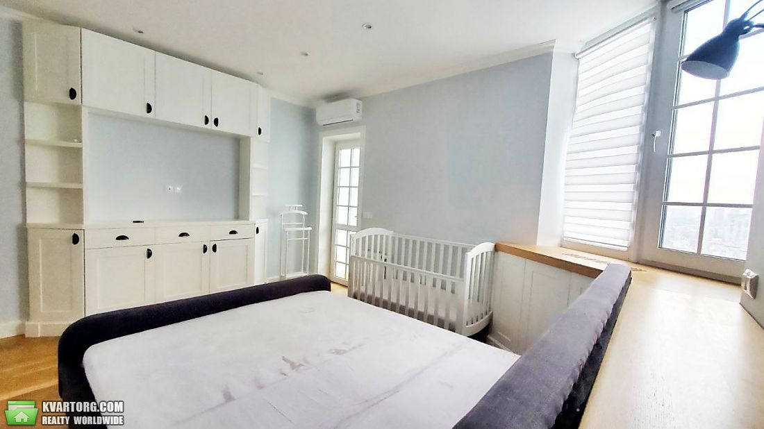 Rent out 2-room apartment. Киев, Соборности — photo 3