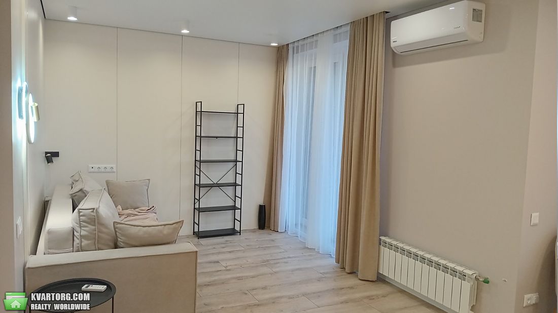 Rent out 2-room apartment. Киев, Драгомирова — photo 4