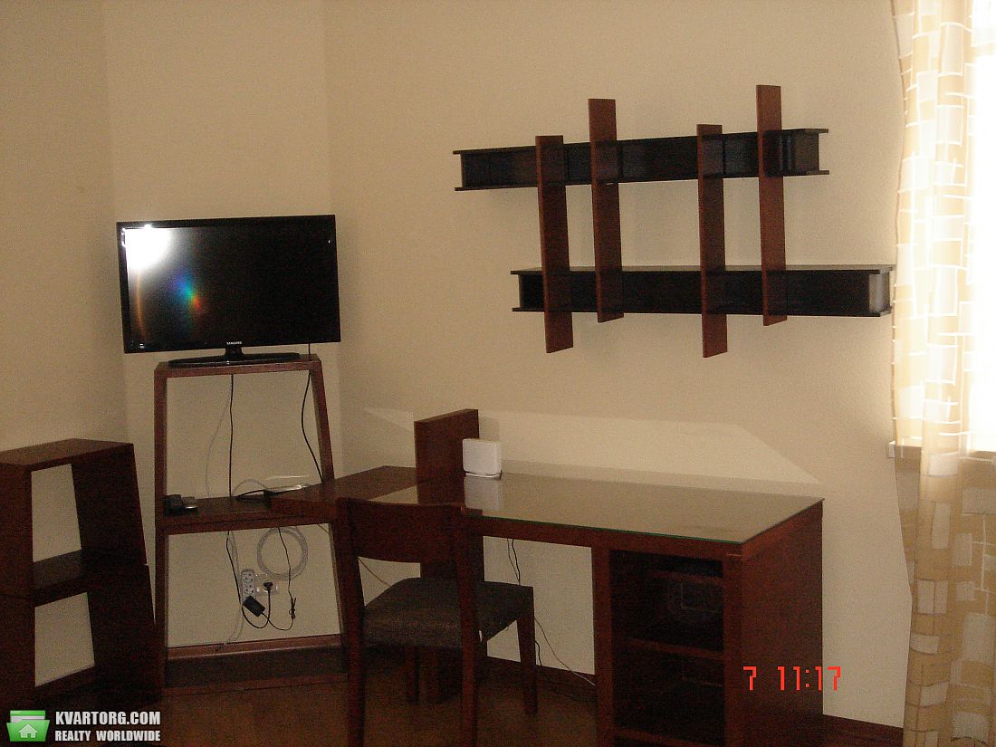 Rent out 3-room apartment. Киев,  Щорса — photo 9