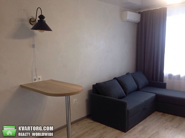Rent out 1-room apartment. Киев,  Львовская — photo 1