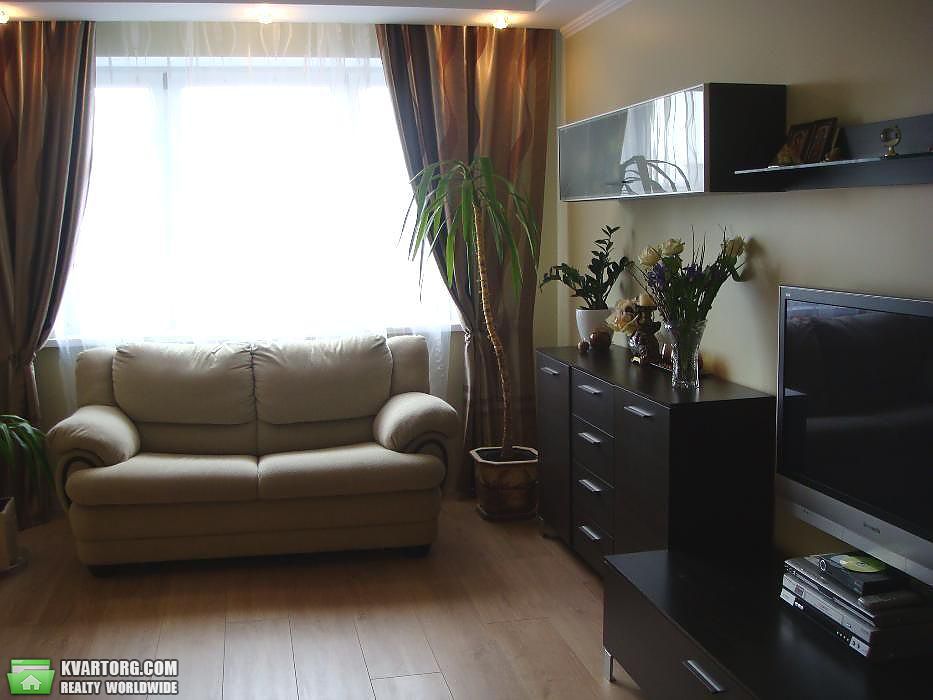 Rent out 3-room apartment. Киев,  Львовская — photo 1