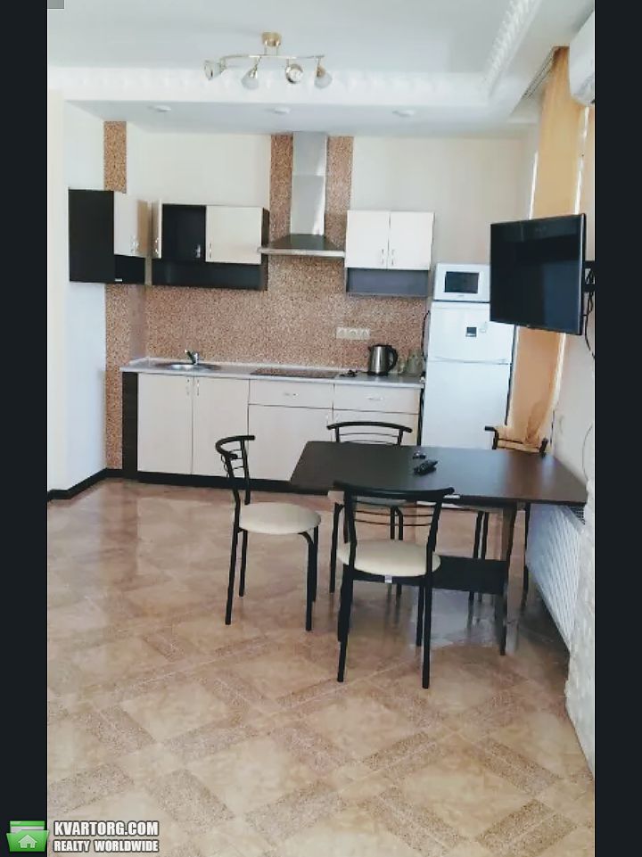 Rent out 2-room apartment. Киев,  Гмыри — photo 3
