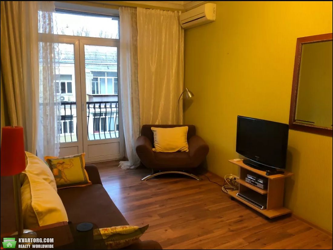 Rent out 2-room apartment. Киев,  Шелковичная — photo 2