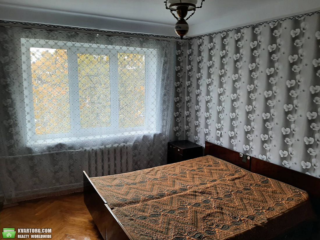 Rent out 2-room apartment. Киев,  Курнатовского — photo 1