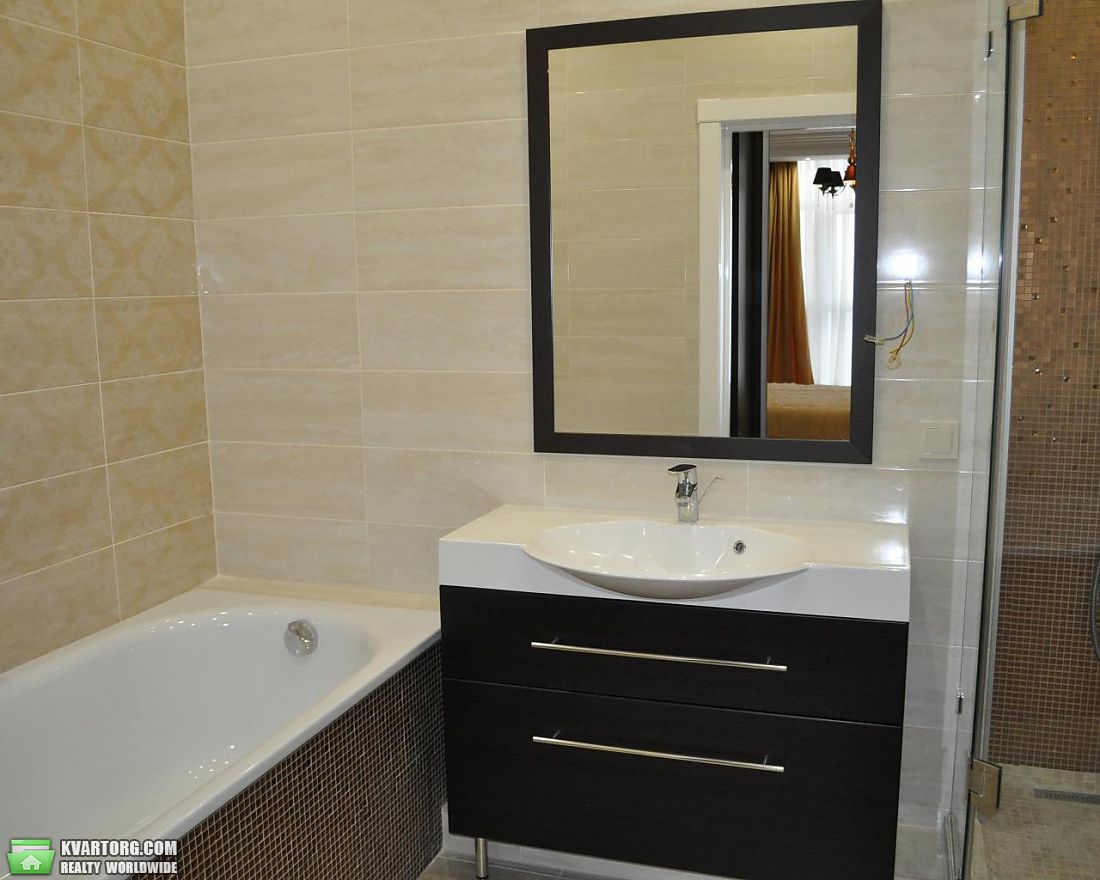 Rent out 3-room apartment. Киев,  Драгомирова — photo 9
