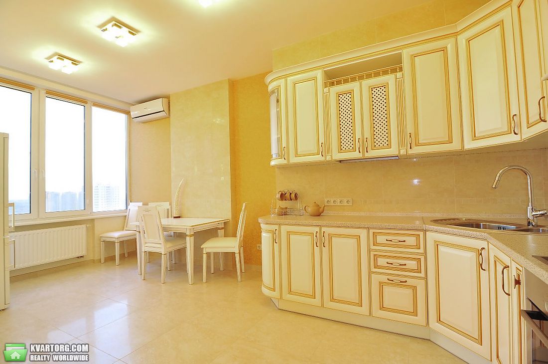 Rent out 1-room apartment. Киев, Соломенская — photo 3