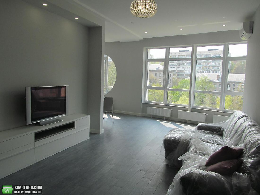 Rent out 3-room apartment. Киев,  Кловский спуск — photo 1