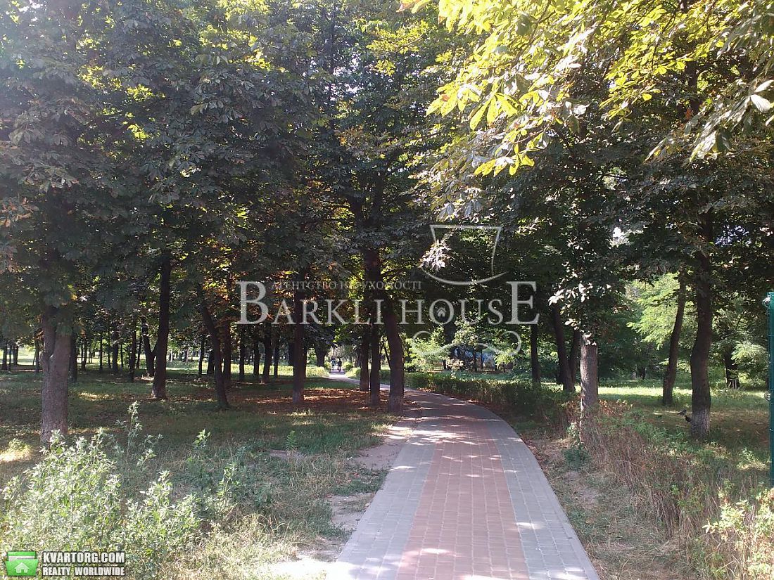 Rent out 3-room apartment. Киев,  Салютная — photo 10