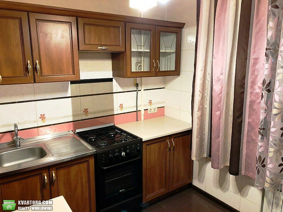 Rent out 2-room apartment. Киев,  Ревуцкого — photo 3