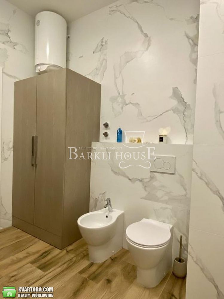 Rent out 3-room apartment. Киев, дегтярная — photo 9