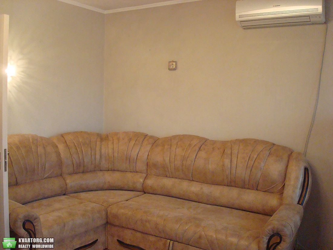 Rent out 1-room apartment. Киев,  Мичурина — photo 1
