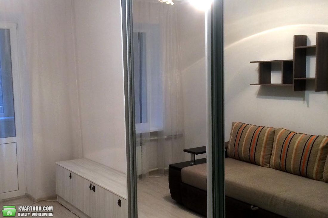 Rent out 2-room apartment. Киев,  Вавиловых — photo 1