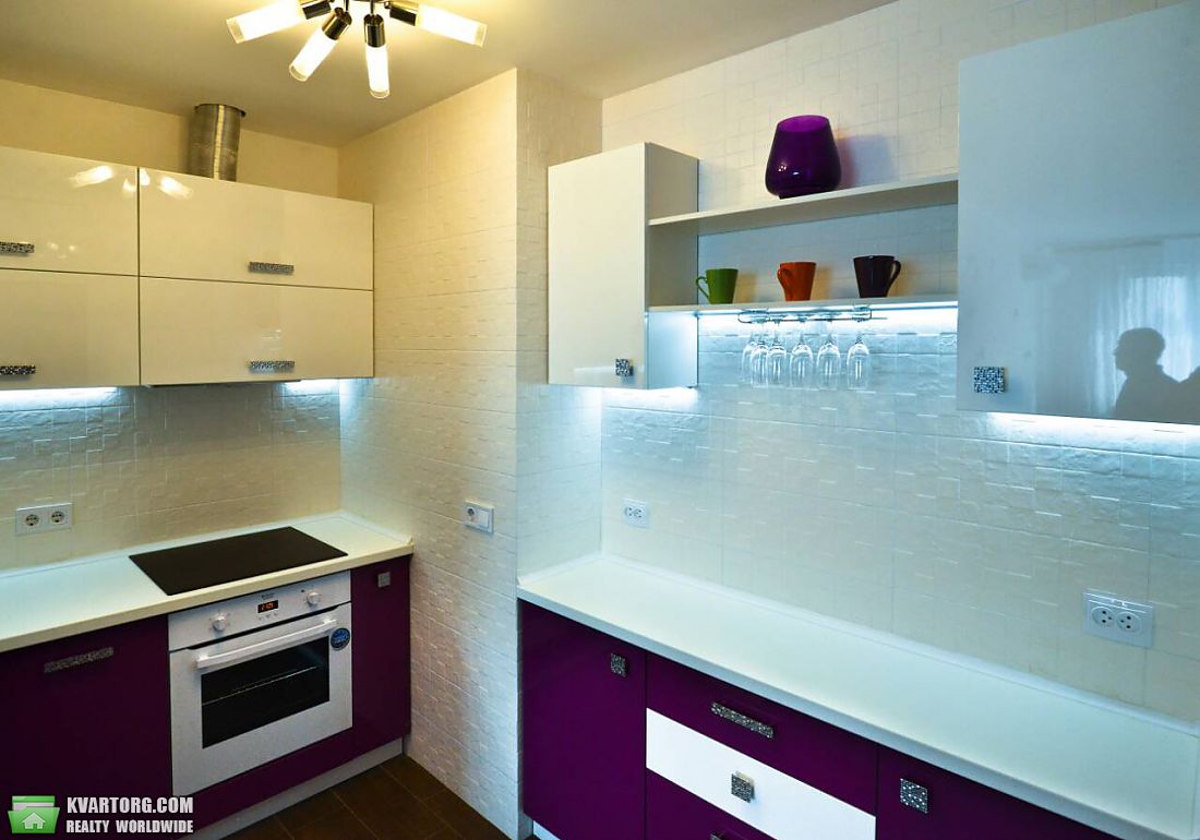 Rent out 3-room apartment. Киев,  Мельникова — photo 1