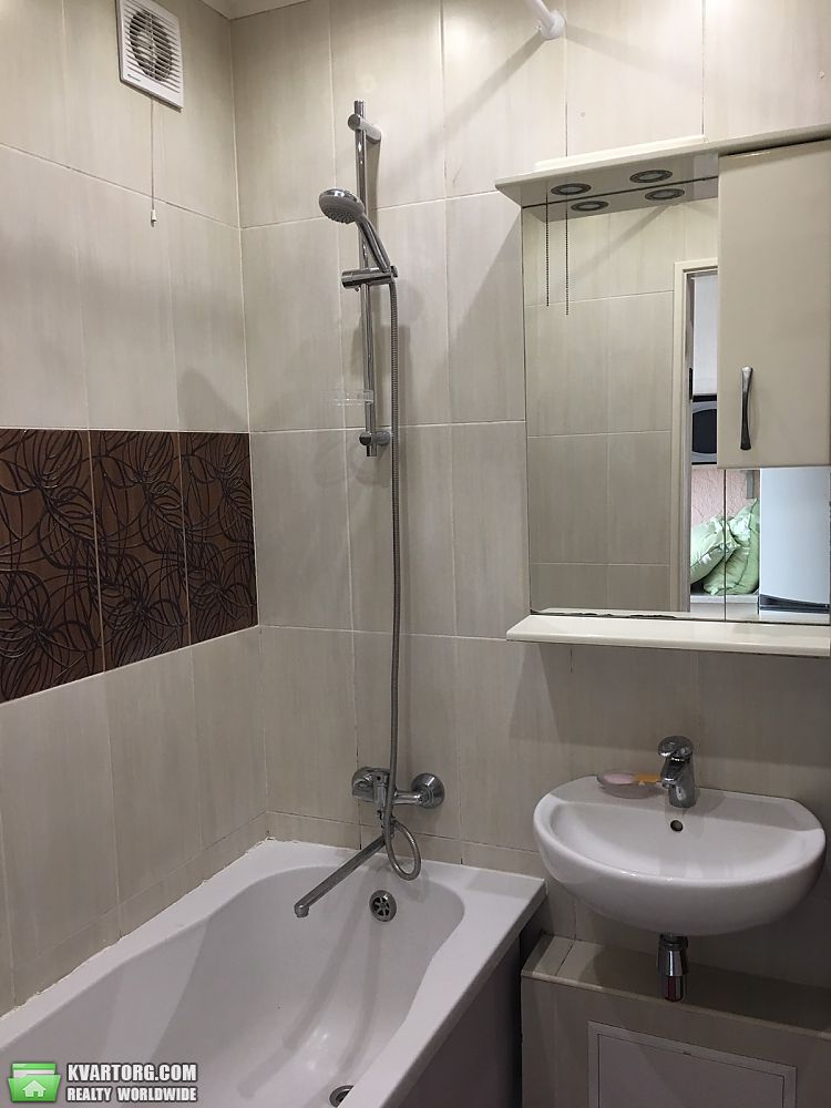 Rent out 3-room apartment. Киев,  Ватутина пр — photo 8
