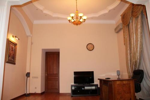 Rent out 2-room apartment. Одесса, Екатеринеская пл. — photo 9