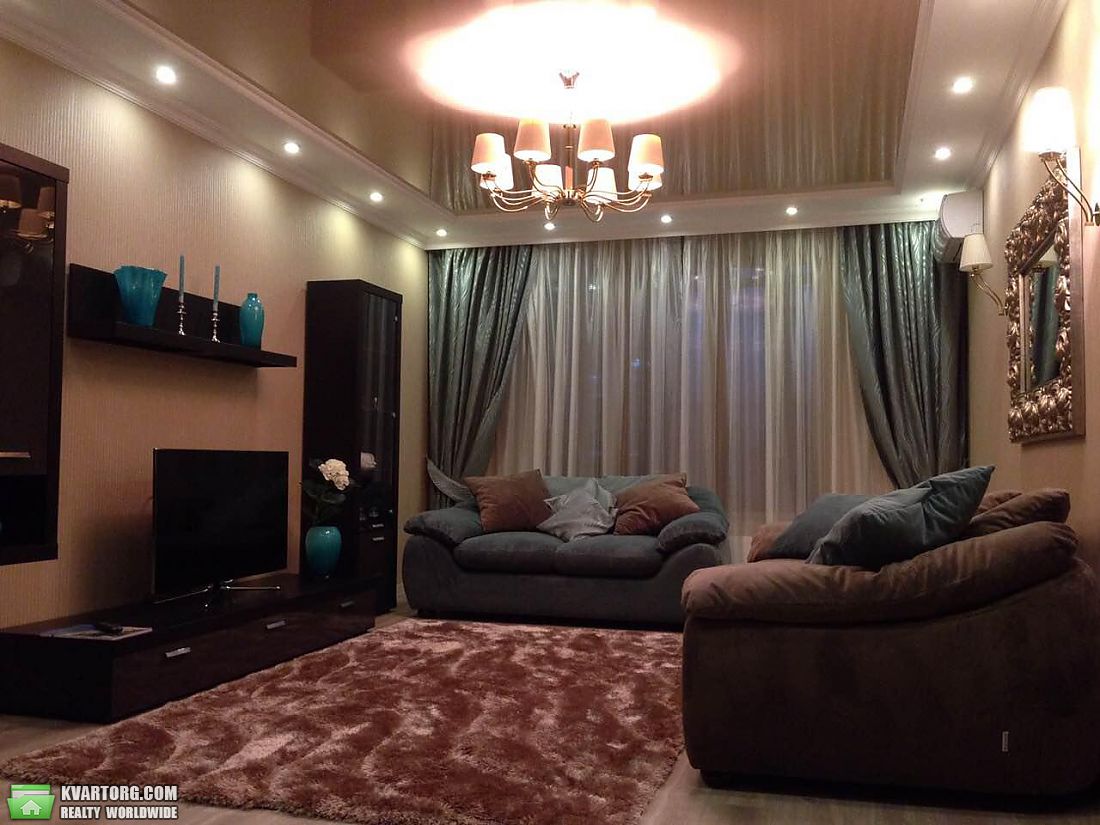 Rent out 3-room apartment. Киев,  Жилянская — photo 1