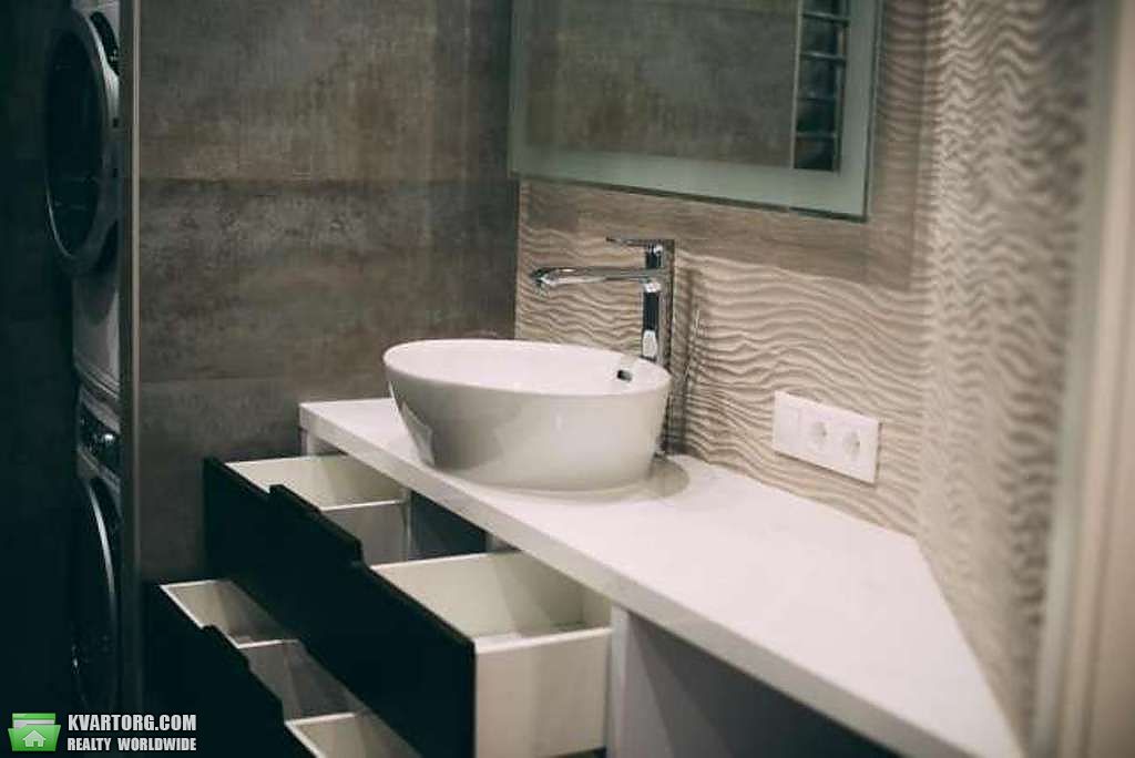 Rent out 2-room apartment. Киев,  Леси Украинки бул — photo 7
