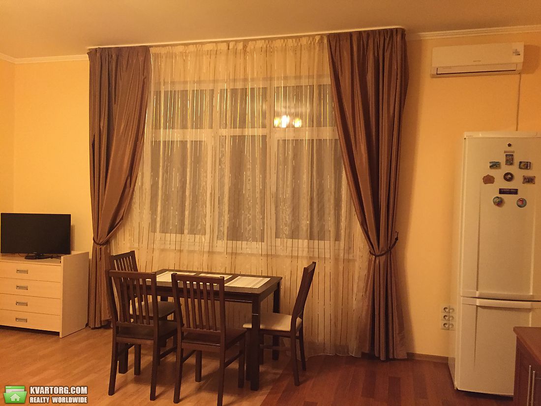 Rent out 2-room apartment. Киев,  Щорса — photo 2