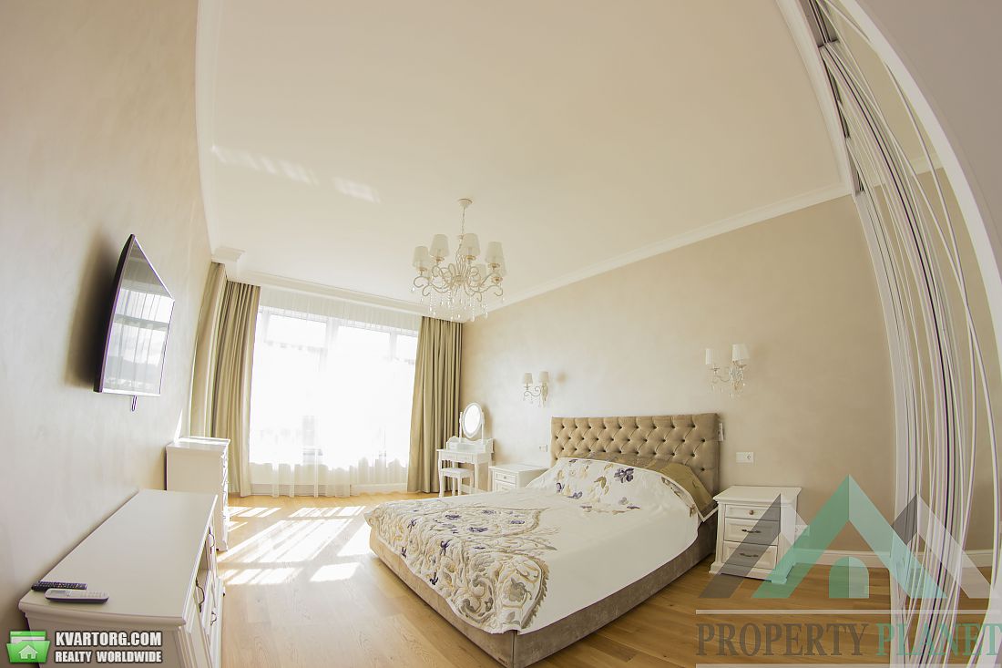 Rent out 4-room apartment. Киев,  Кловский спуск — photo 1
