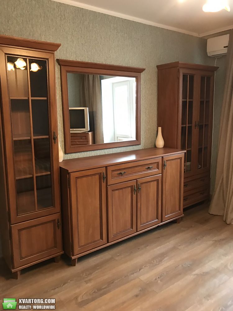 Rent out 1-room apartment. Киев,  Кловский спуск — photo 2