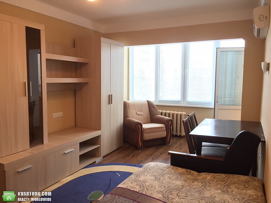 Rent out 2-room apartment. Киев,  Бучмы — photo 1