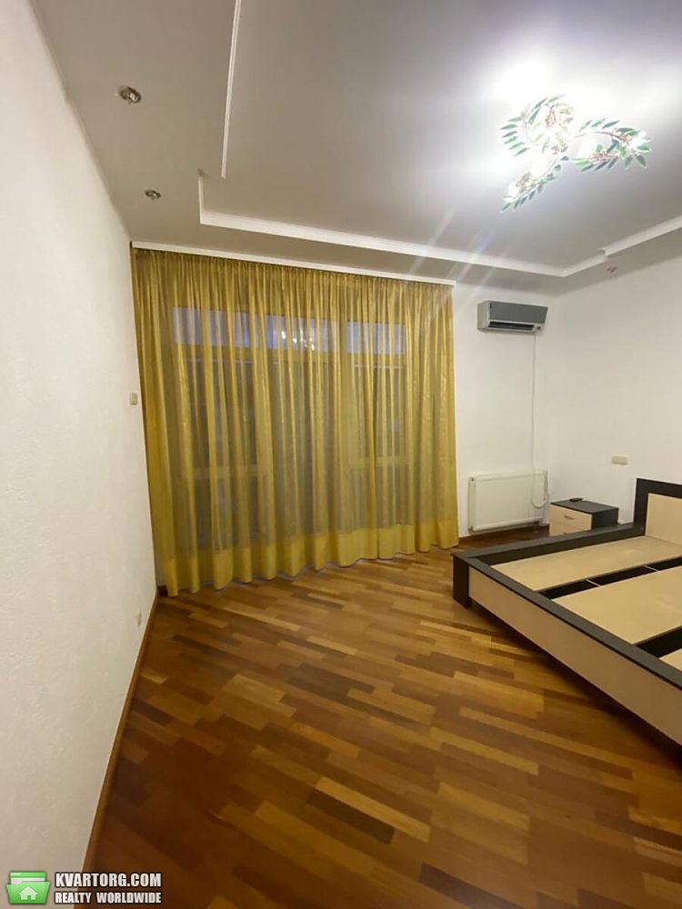 Rent out 3-room apartment. Киев, Почайнинская — photo 4