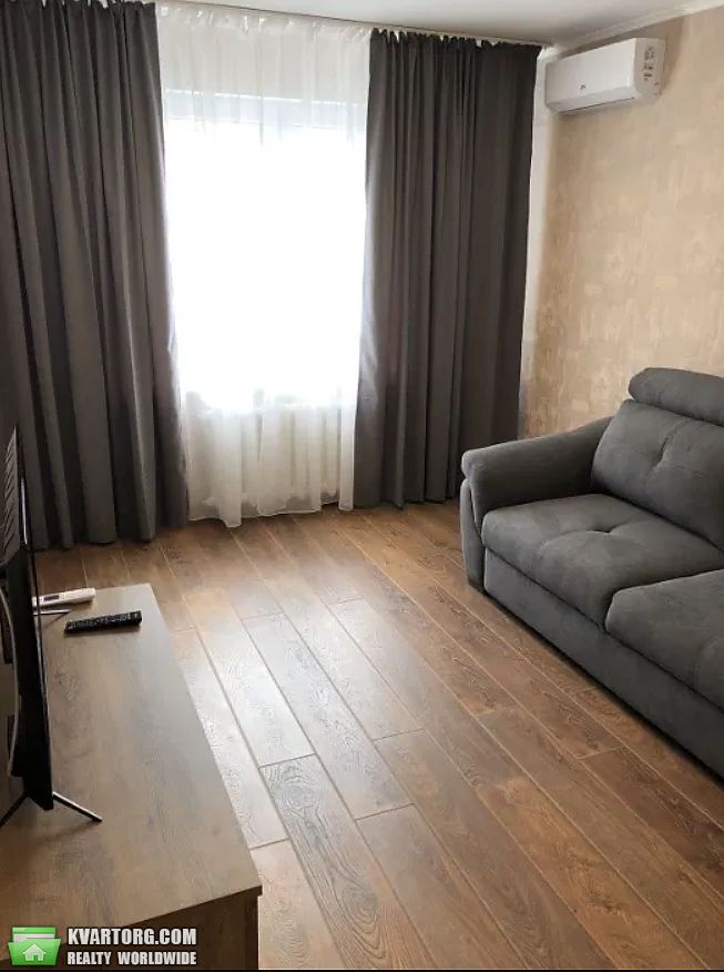 Rent out 1-room apartment. Киев,  Урловская — photo 1