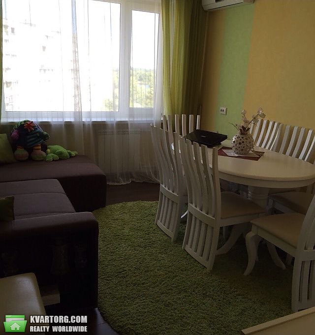 Rent out 3-room apartment. Киев, Приречная — photo 1