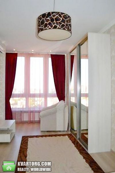 Rent out 1-room apartment. Киев,  Жилянская — photo 3