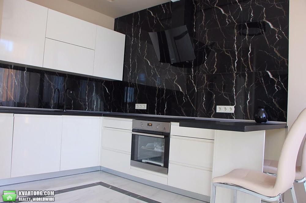 Rent out 3-room apartment. Киев,  Эрнста — photo 2