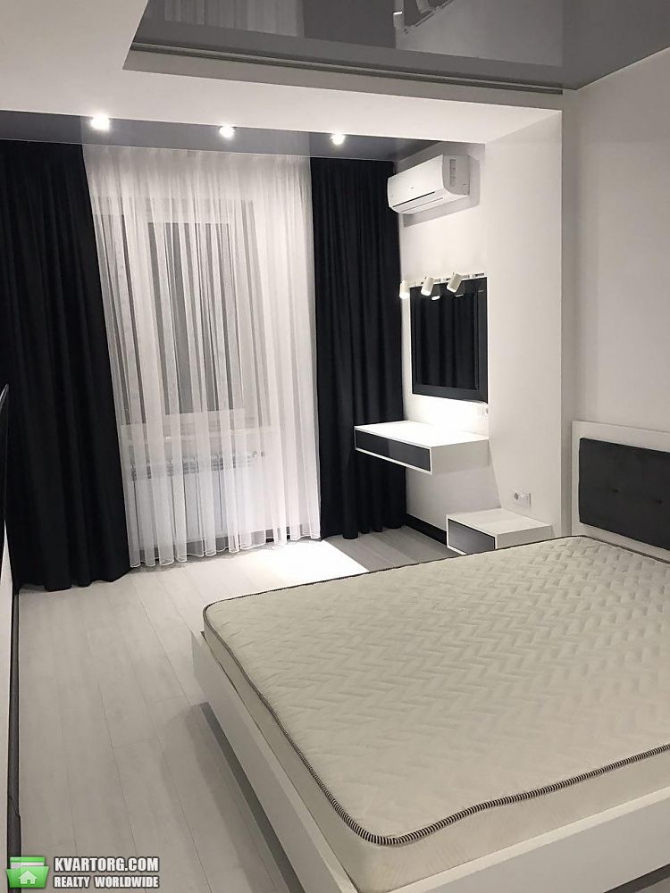 Rent out 2-room apartment. Киев,  Островского — photo 1