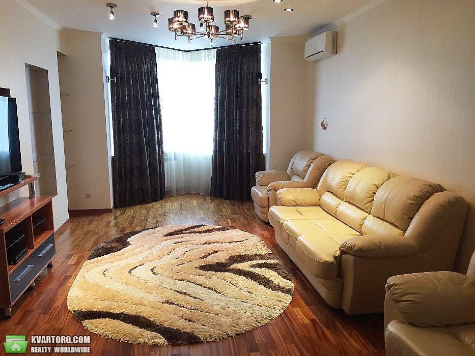 Rent out 3-room apartment. Киев,  Салютная — photo 1