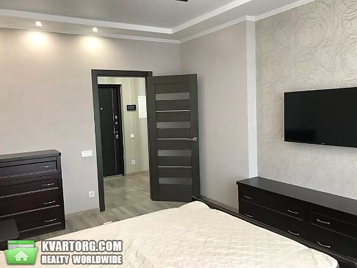 Rent out 1-room apartment. Киев,  Соломенская — photo 1